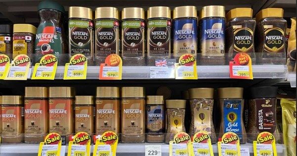 Đằng sau cốc Nescafé: Khi Nestlé mất quyền kiểm soát thương hiệu trên chính sân chơi của mình