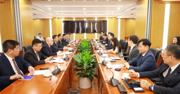 Hàn Quốc sẵn sàng chuyển giao công nghệ sản xuất đầu máy đường sắt cao tốc cho Việt Nam