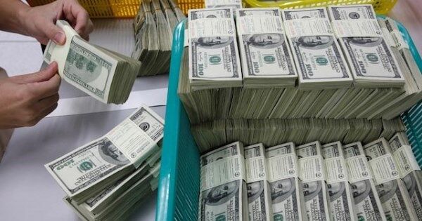 Áp lực bủa vây, đồng USD khó tránh khỏi đà suy yếu