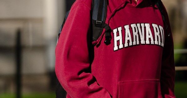 Ông Trump thu hồi quyền tuyển du học sinh của Harvard, đe dọa đưa các trường khác vào tầm ngắm
