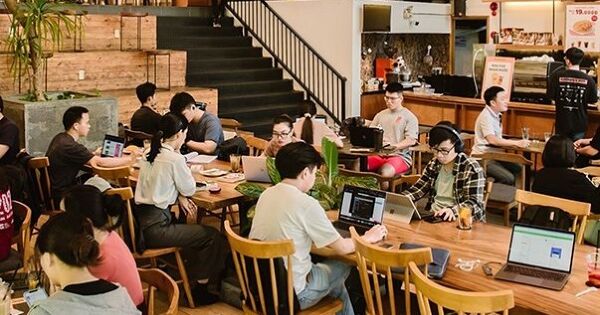 The Coffee House chính thức lên tiếng về câu chuyện ‘bịt ổ điện để đuổi khéo khách ngồi lâu’