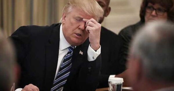 Tòa án chặn thuế quan đối ứng của ông Trump, điều gì sẽ diễn ra tiếp theo?