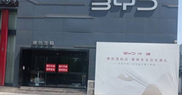 Các đại lý ôtô kêu gọi hãng giảm sản xuất