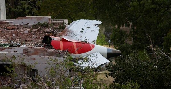 Chuyện gì đã xảy ra trong vụ máy bay rơi khiến 241 người thiệt mạng, Boeing đối mặt với hệ lụy gì?