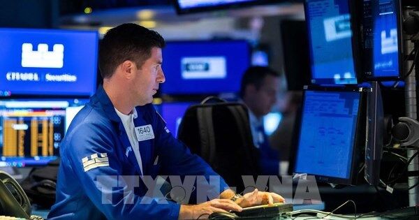 Khối ngoại trở lại mua ròng, cổ phiếu ngân hàng dẫn dắt đà hồi phục VN-Index tuần qua