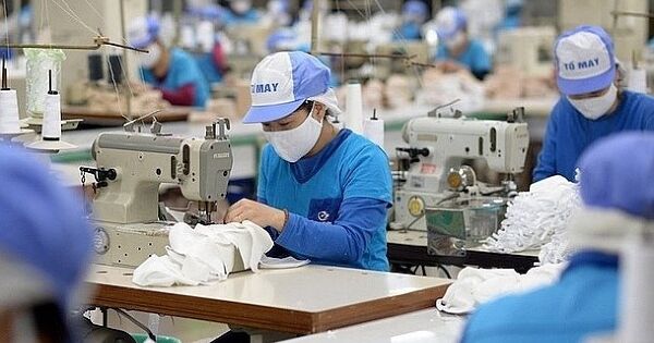 Xuất khẩu dệt may đứng trước rủi ro giảm mạnh nửa cuối năm