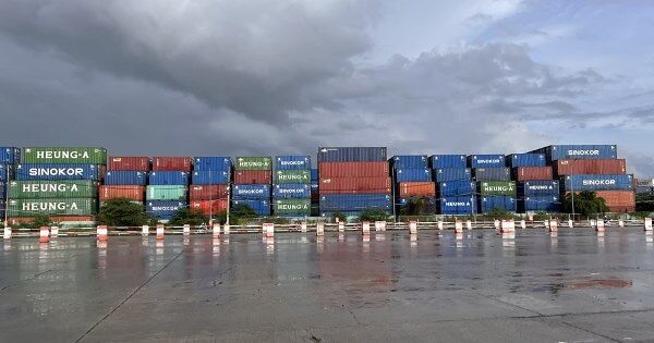 Nomura dự đoán Mỹ áp thuế Việt Nam ở mức 24,3%, Thái Lan 20%