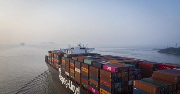 Tàu chở hàng bắt đầu tránh đi qua Eo biển Hormuz, cước vận tải nóng trở lại