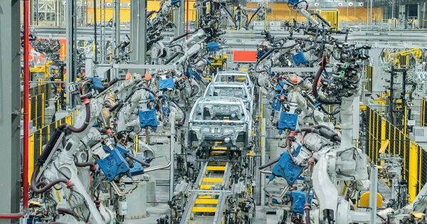 Vingroup thăng 8 bậc, thuộc top 40 doanh nghiệp lớn nhất Đông Nam Á 2025