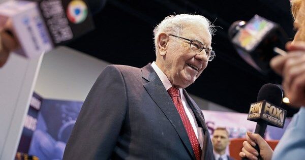 Nếu NĐT muốn bán tháo cổ phiếu vì sợ căng thẳng Trung Đông, hãy nhớ câu nói này của Warren Buffett