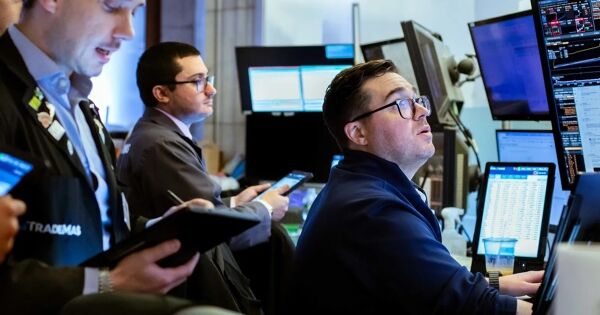S&P 500 sắp sửa lập kỷ lục mới khi lo ngại về thuế quan, xung đột và lạm phát dịu bớt