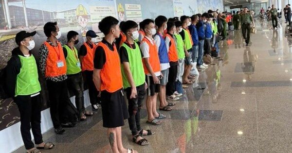Đón lõng ở sân bay, bao vây nhà riêng bắt 100 kẻ gọi điện thoại lừa hơn 2.000 tỷ đồng