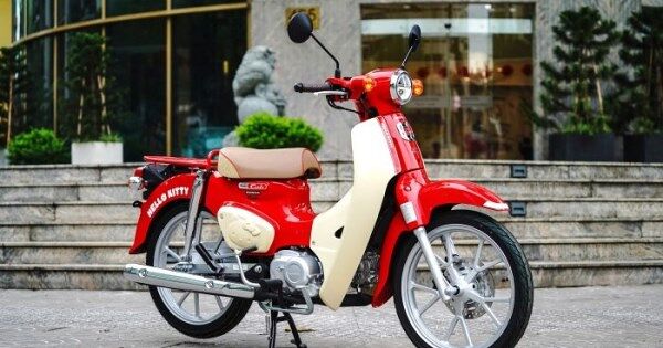 Honda Super Cub 110 Hello Kitty nhập Nhật đầu tiên về Việt Nam