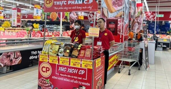 Quầy hàng C.P vắng khách