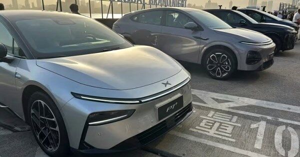 Xe điện Trung Quốc hỗn loạn: Lãnh đạo khẩu chiến nảy lửa, thổi phồng doanh số, hạ giá kỷ lục