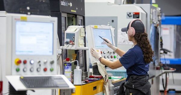 Thị trường lao động Mỹ vững như bàn thạch: Có thêm 139.000 việc làm vào tháng 5, vượt xa dự báo