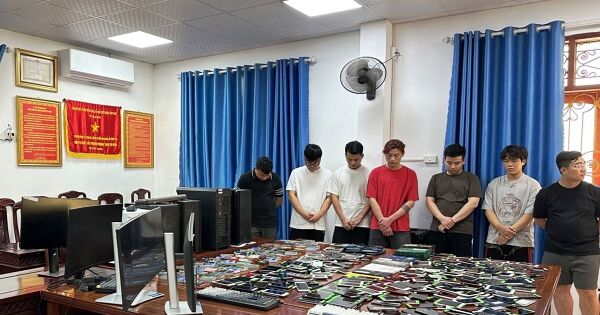 Triệt phá đường dây mua bán trái phép 3.000 tài khoản ngân hàng