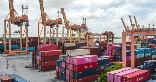 14 hải quan sắp ra tòa trong vụ thông quan 13.000 container hàng lậu