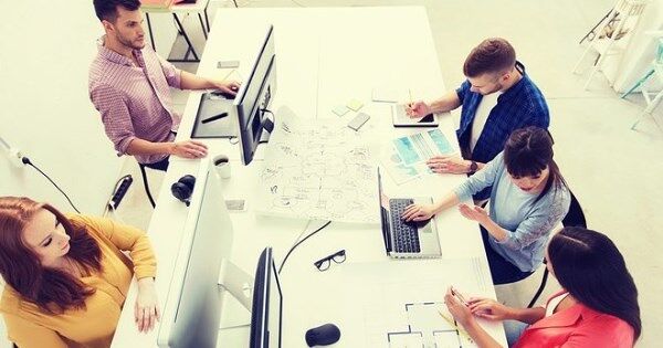 Khối ngoại mua ròng gần 1.300 tỷ đồng phiên cuối tuần, tâm điểm SSI, HPG, VHM