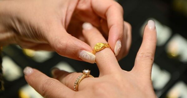 Mua, bán vàng từ 20 triệu dự kiến phải chuyển khoản