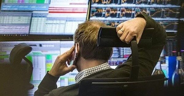 Khối ngoại bán ròng hai phiên liền khi VN-Index thách thức vùng 1.500 điểm