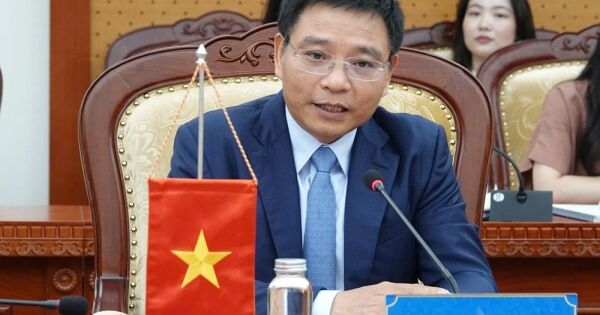 Bộ trưởng Tài chính làm việc với FTSE Russell về định hướng nâng hạng chứng khoán Việt Nam
