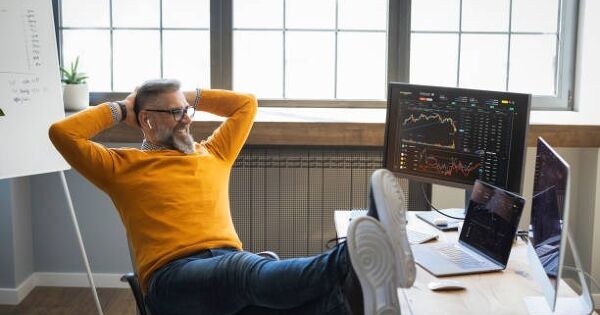 Khối ngoại trở lại mua ròng gần 1.000 tỷ đồng phiên VN-Index vượt 1.380 điểm