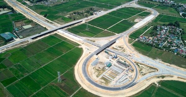 Giải ngân đầu tư công chỉ gần 30% sau nửa đầu năm, đâu là điểm nghẽn lớn nhất?