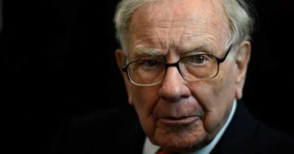 Huyền thoại đầu tư Warren Buffett gióng hồi chuông cảnh báo về cổ phiếu ngân hàng