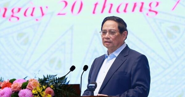 Xây dựng chính sách đãi ngộ đặc biệt để thu hút 100 chuyên gia hàng đầu về nước làm việc