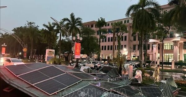 Khoảng 102.000 khách hàng ở miền Bắc bị gián đoạn sử dụng điện do dông lốc chiều 19/7
