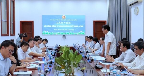 Đề xuất giảm giá vé, tăng tần xuất các chuyến bay nội địa của Vietnam Airlines đến Khánh Hoà