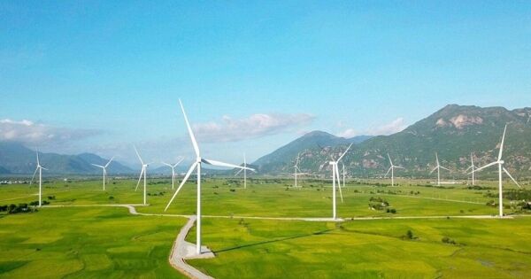 Thủ tướng yêu cầu khẩn trương gỡ vướng cho các dự án năng lượng tái tạo, báo cáo trước ngày 25/7