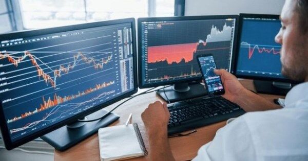 Khối ngoại bán ròng phiên VN-Index lập đỉnh mới