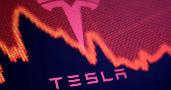 Cổ phiếu Tesla cắm đầu dù ông Trump tuyên bố muốn Elon Musk phát triển mạnh mẽ