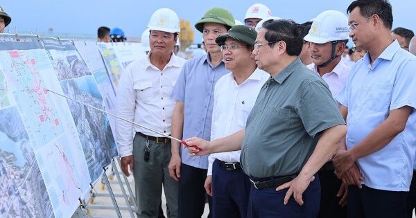 Thủ tướng kiểm tra 3 dự án cao tốc, sân bay, cảng biển trọng điểm tại Quảng Trị