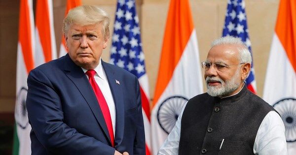 Ông Trump áp thuế quan Ấn Độ ở mức 25%, cộng 'hình phạt' bổ sung vì mua dầu khí Nga