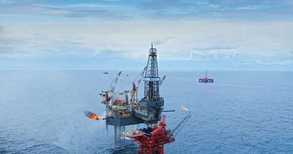 Petrovietnam tiếp tục lập kỷ lục, thu hơn 500.000 tỷ đồng sau nửa năm