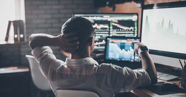 Khối ngoại bán ròng 2.500 tỷ đồng phiên cuối tuần, đâu là tâm điểm?