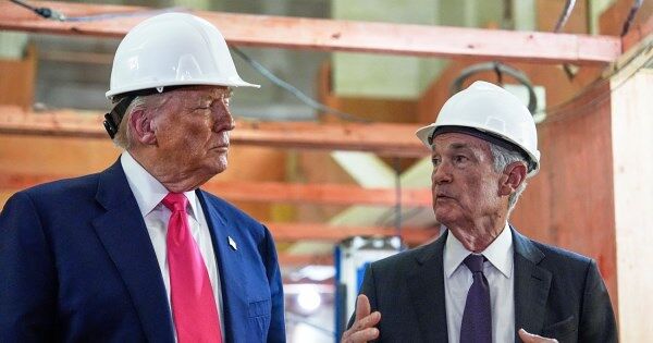 Ông Trump yêu cầu Fed hạ lãi suất, đe doạ sẽ khởi kiện ông Powell