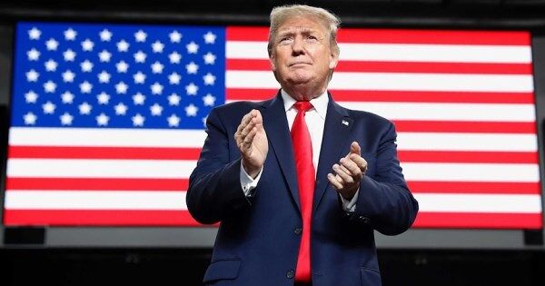 Chính quyền ông Trump cân nhắc nắm cổ phần trong ông lớn bán dẫn Intel