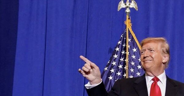 Sau cuộc gặp với ông Putin, ông Trump tạm hoãn áp thuế trả đũa Trung Quốc