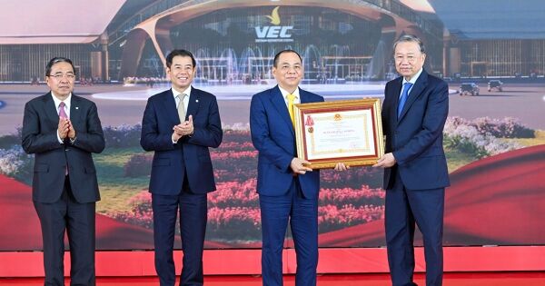 Vingroup nhận Huân chương Lao động hạng Nhất