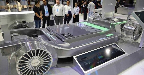Thừa mứa pin xe điện, các hoạt động đầu tư vào ngành này đều bị đóng băng