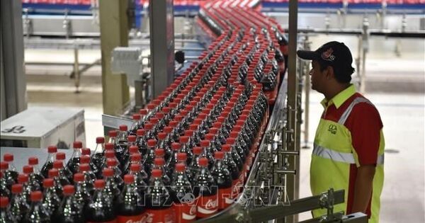 Coca-Cola và bài toán khó: Giữ hay rời bỏ sân chơi cà phê?