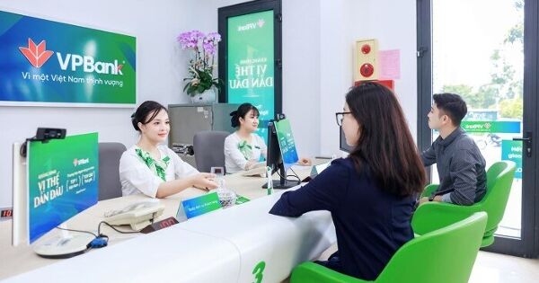 Con gái Phó Chủ tịch VPBank mua xong 20 triệu cổ phiếu VPB