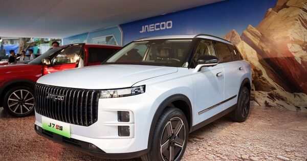 Tặng ứng dụng điều khiển xe từ xa giá trị 15 triệu cho khách hàng đã mua Jaecoo J7 SHS