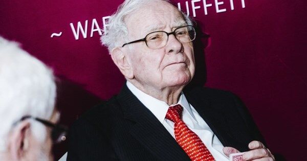 Warren Buffett bán ròng cổ phiếu trong quý II, không chớp món hời khi thị trường đỏ lửa vì thuế quan