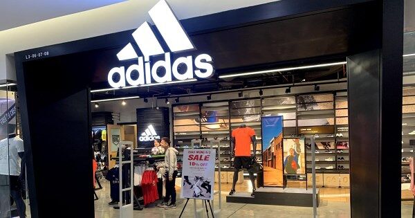 Phụ thuộc vào các nhà máy ở Việt Nam, Uniqlo, Adidas và Nike sẽ giải bài toán thuế quan thế nào?