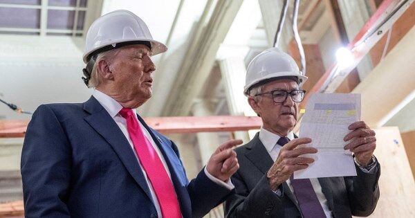 Đây có thể là lý do thực sự khiến ông Trump thúc giục Fed phải sớm hạ lãi suất